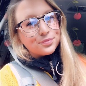 Meet your Posher, Carly